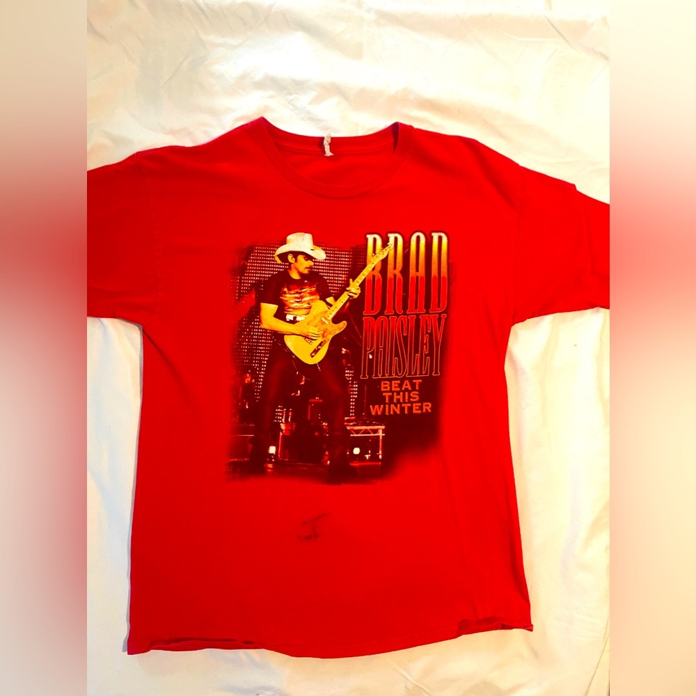 Official Brad Paisley Beat This Winter Tour T Shirt 2014 Red Medium W Stain